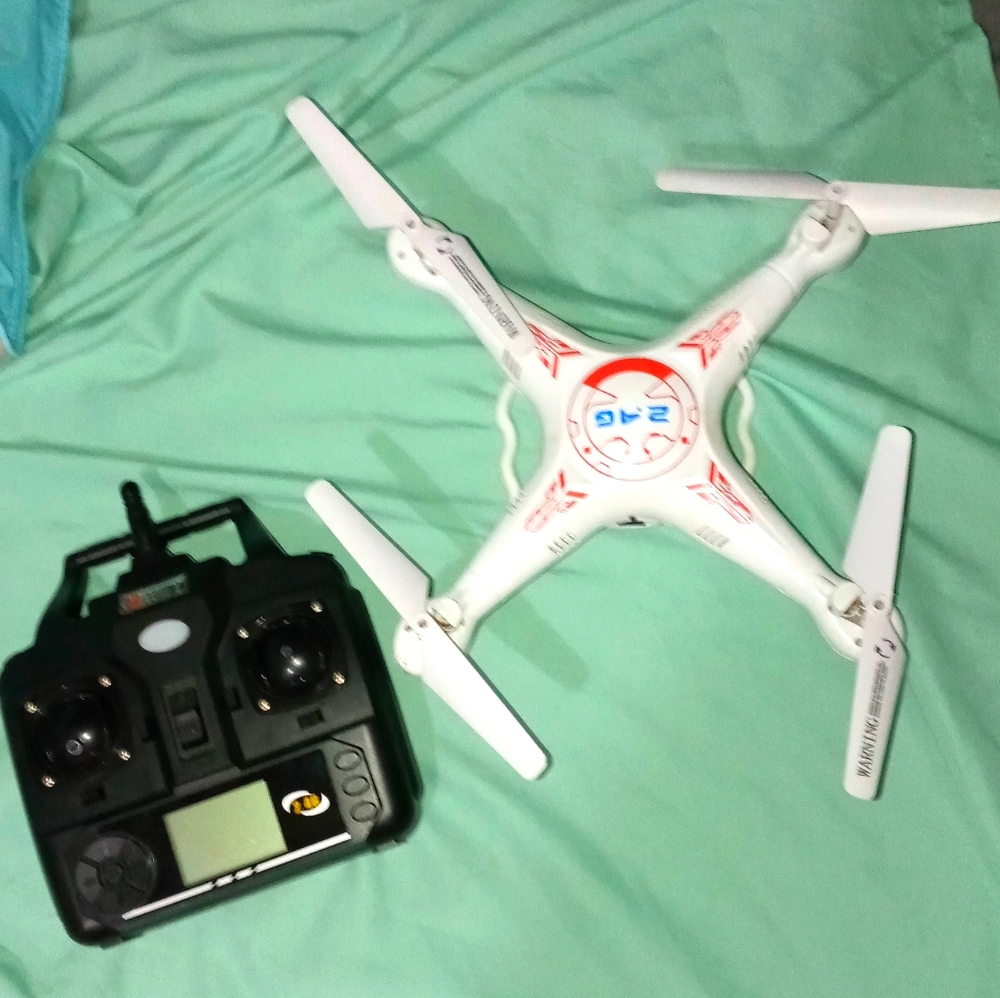 ☘ 4/$20. Drone w/ remote control